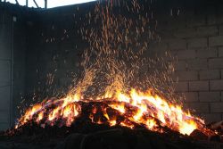 Fotografía: Cociendo en horno de leña en Moveros