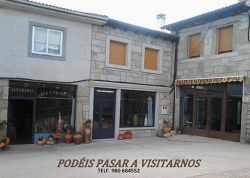 Fachada de la alfarería Paco y Mª Paz