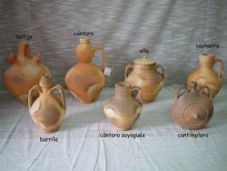 Fotografía: Barrila, cántaro Sayagués, Cantimplora, olla, botijo cocidos en horno de leña