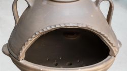 Fotografía: Barbacoa-horno desmontable de alfarería Paco Moveros